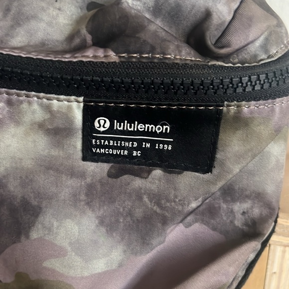 Lululemon Belt bag. Camo print, EUC - Picture 2 of 7